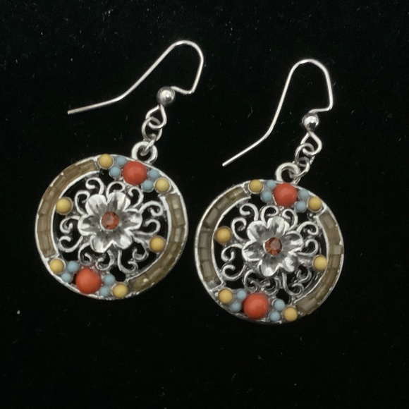 New Silver Tone Vintage Style Dangling Fashion Earrings - Picture 3 of 5